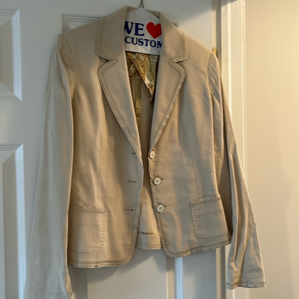 Tahari blazer